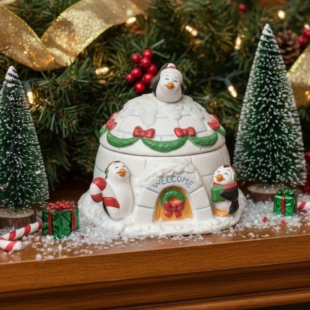 FIGI'S 1998  Christmas WELCOME Igloo Penguins Covered Ceramic Candy Dish
